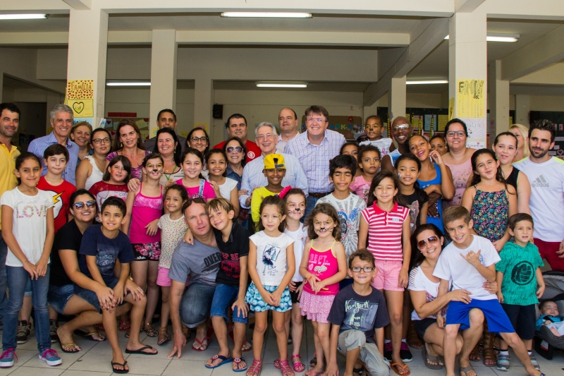 Professores, estudantes e familiares se integraram na Escola de Educação Básica Henrique Estefano Koerich, em Palhoça. Foto: Filipe Scotti