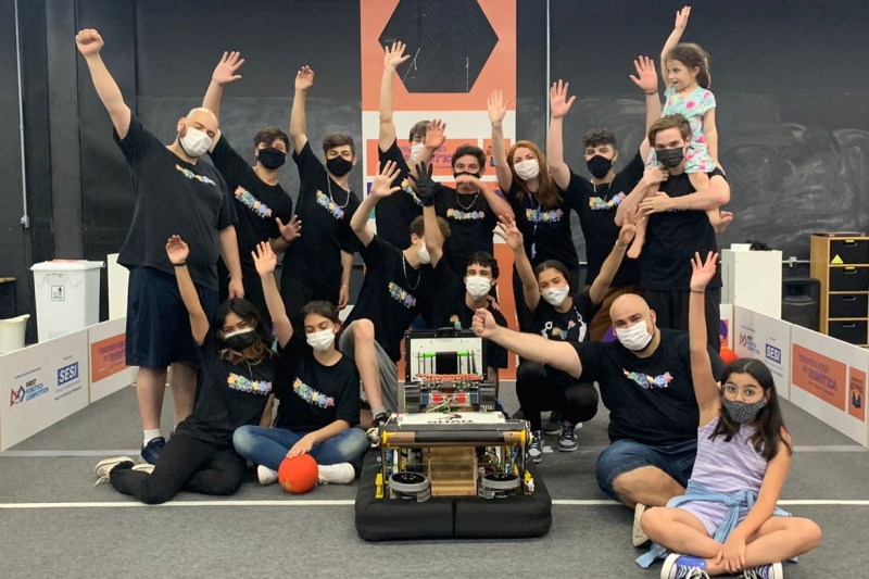 Robô criado por alunos da Escola S de Blumenau se destaca em competição nacional 