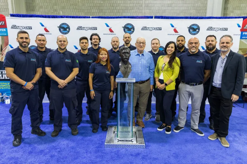 Time da Azul Linhas Aéreas reconhecida na competição. Foto: Luke Wagler