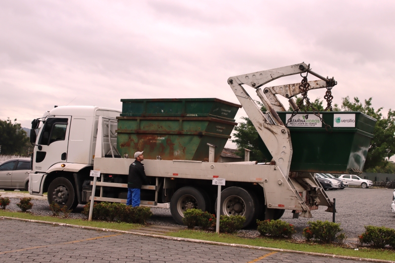 Projeto de reciclagem vidro solidário começa coleta na Grande Florianópolis