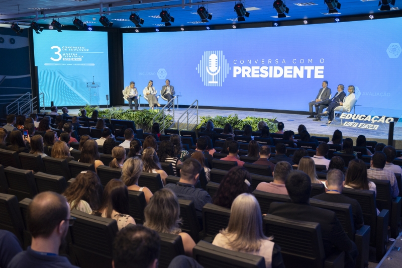 Presidente da FIESC agradece equipes de SESI/SC e SENAI/SC por excelência em educação