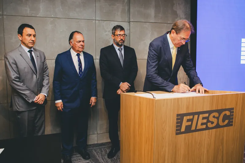 FIESC e UFSC firmam parceria para impulsionar inovação em Santa Catarina