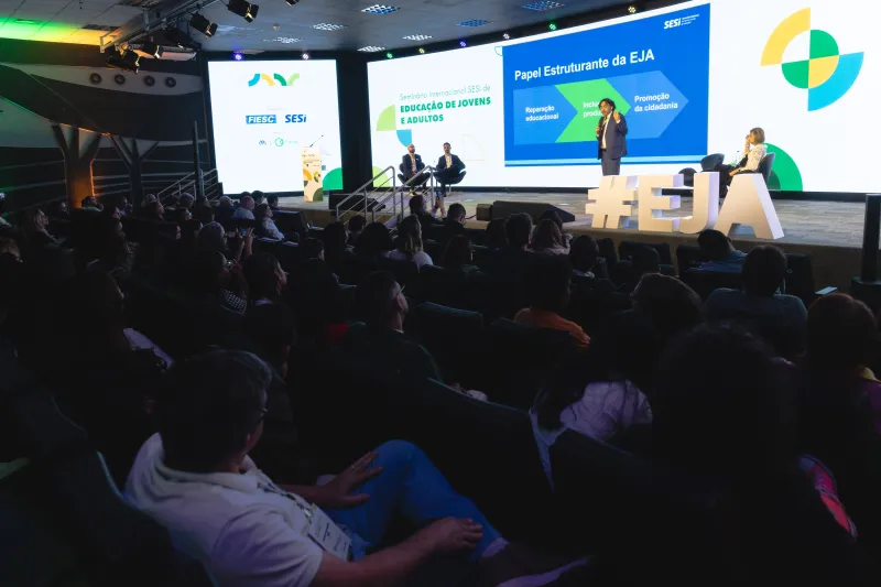 Confira destaques do primeiro dia do Seminário Internacional SESI de EJA