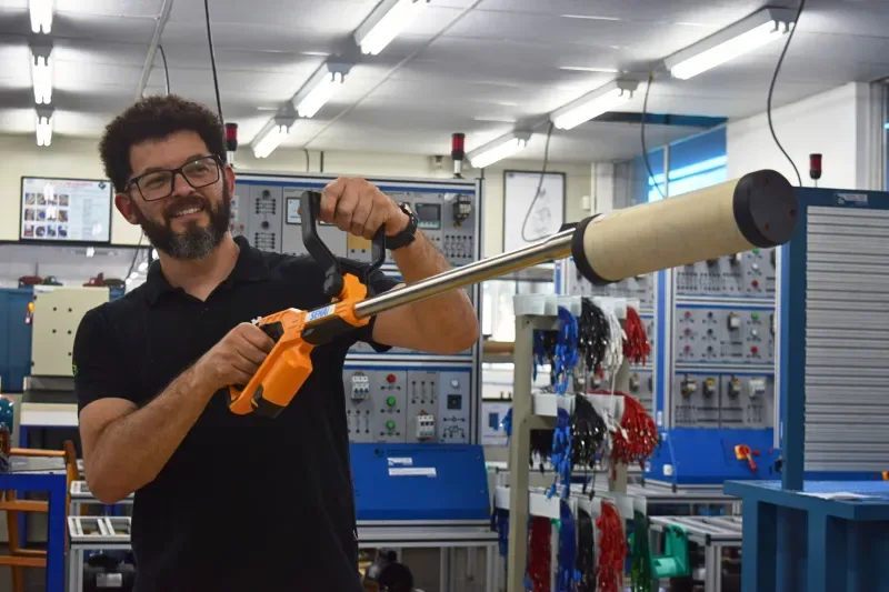 De enxada elétrica a lançador de bolinhas: confira invenções de alunos do SENAI/SC