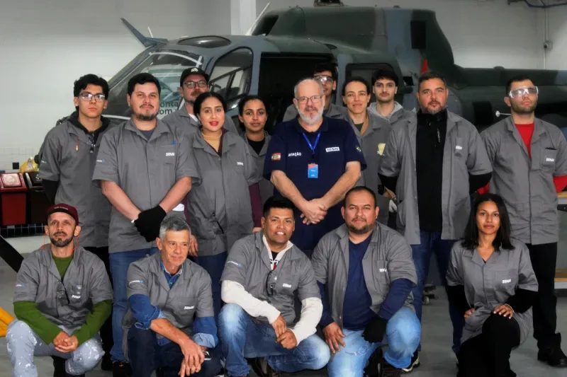 Alunos do curso de Mecânico Aeronáutico do SENAI/SC participam de imersão em hangar