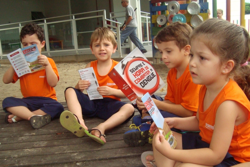 Alunos do SESI Escola de Joinville conheceram o material da campanha contra a dengue