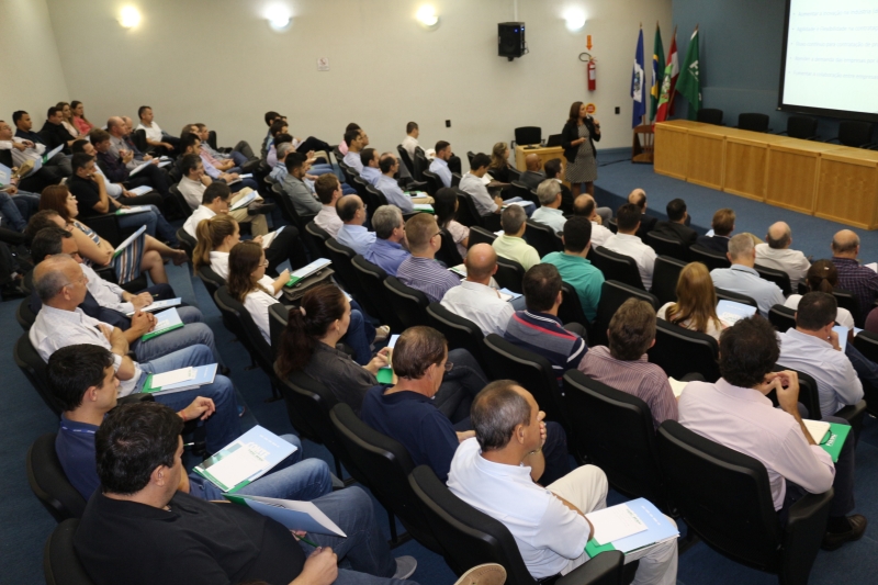 Em Joinville, evento reuniu mais de uma centena de participantes na sede do SENAI. Foto: Cristiane Zimmermann.
